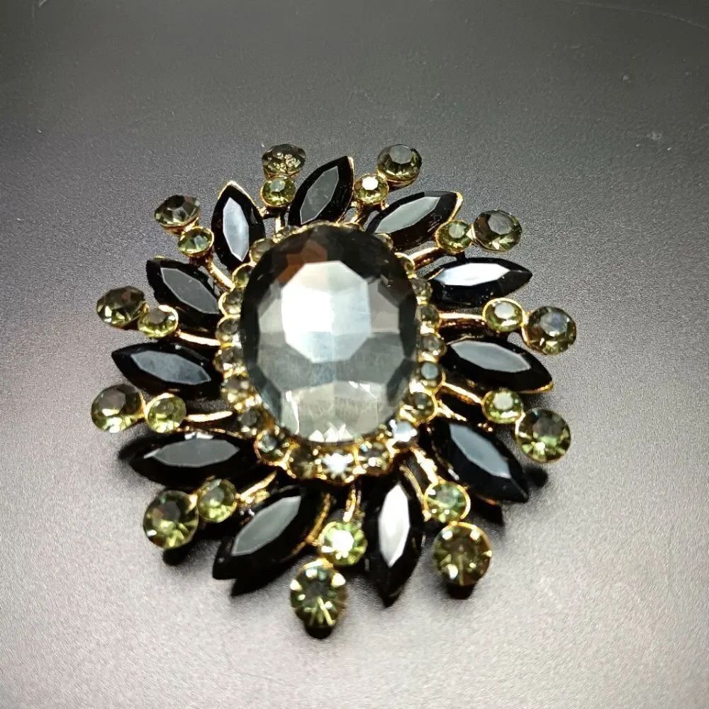 New 3‎ Ways To Wear Black Rhinestone Goldtone Brooch.